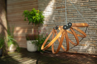 Sedia sospesa in legno Gaya