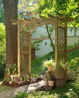 Pergola da giardino con ampio passaggio