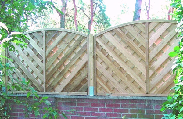 Recinzione a V con arco e finestre. V h160/180/160x180